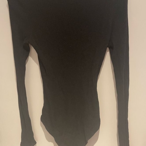 ARITZIA - Golden by TNA Long Sleeve Body Suit - Picture 5 of 8